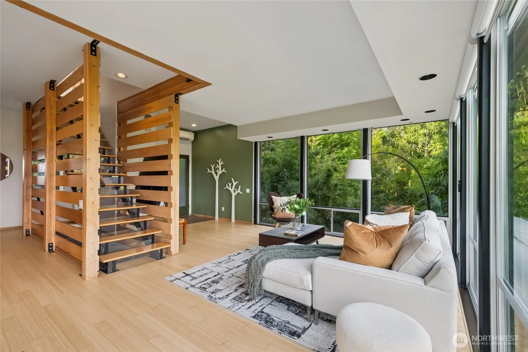 4050 34th Avenue S, Seattle, WA 98118
