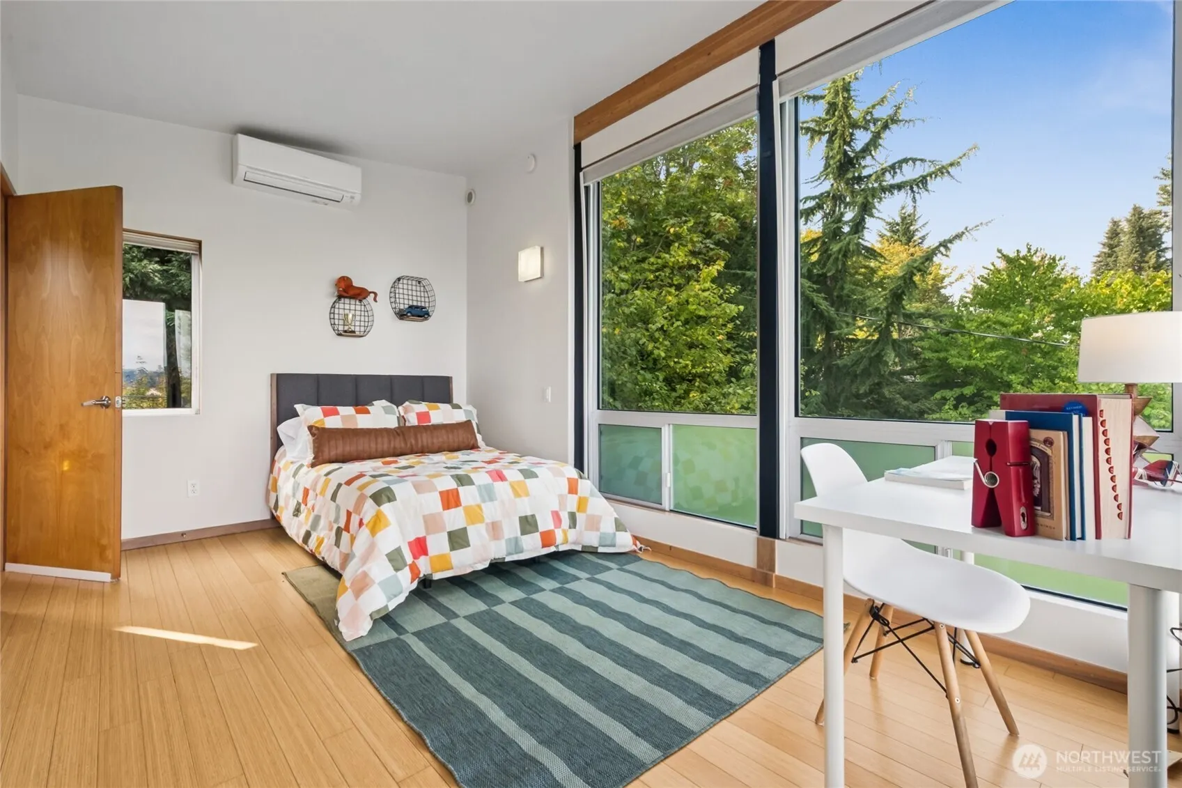 4050 34th Avenue S, Seattle, WA 98118