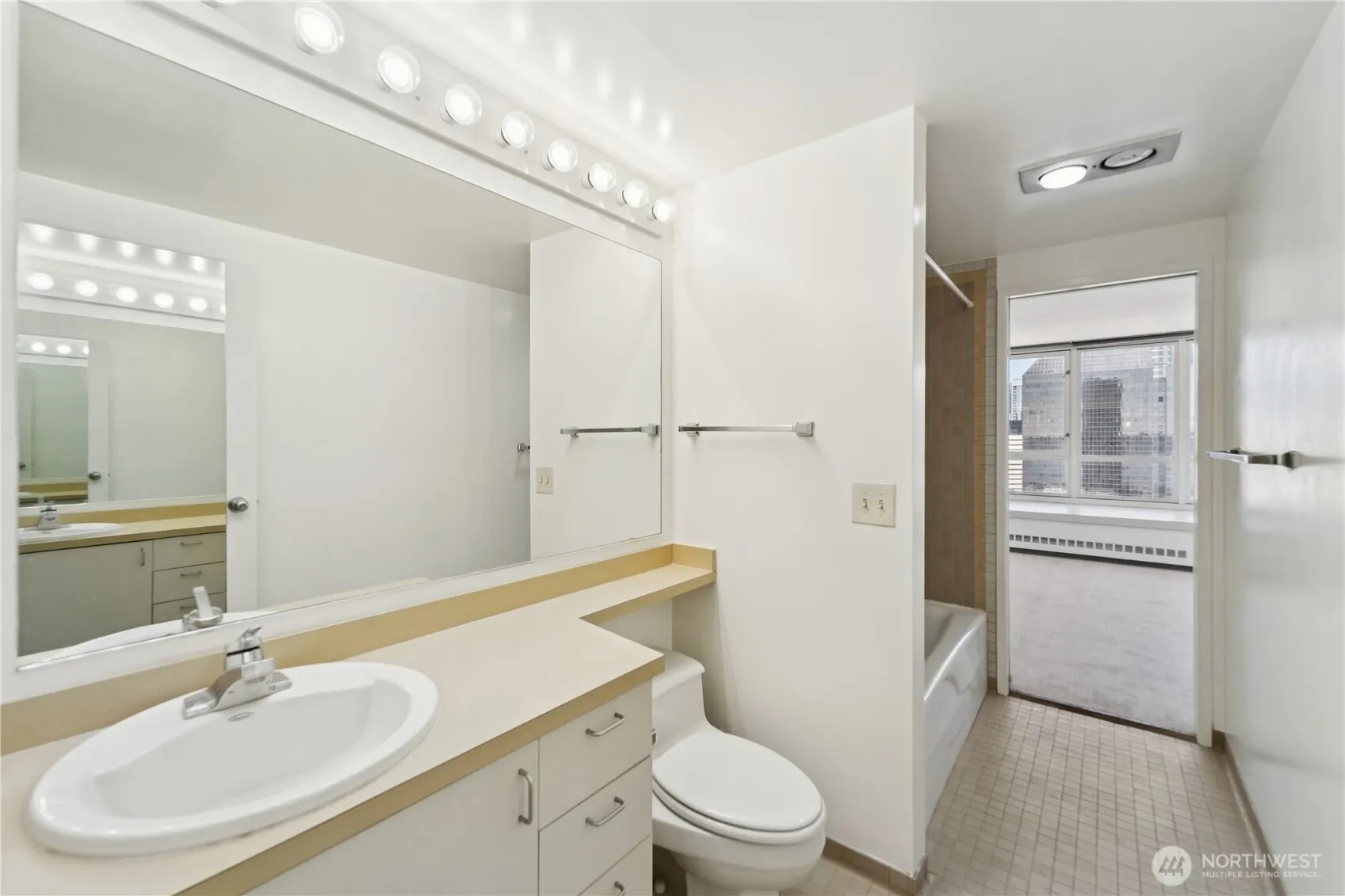 2125 1st Avenue #1904, Seattle, WA 98121
