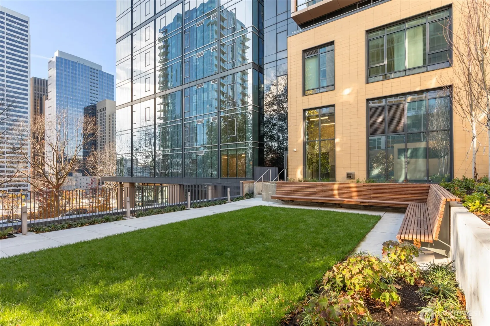 800 Columbia Street #609, Seattle, WA 98104