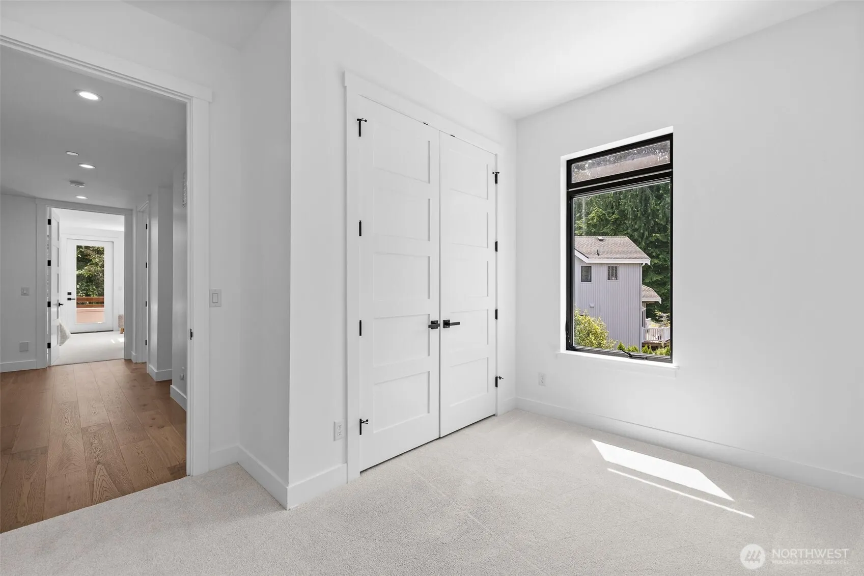 2115 Squak Mountain Loop SW, Issaquah, WA 98027