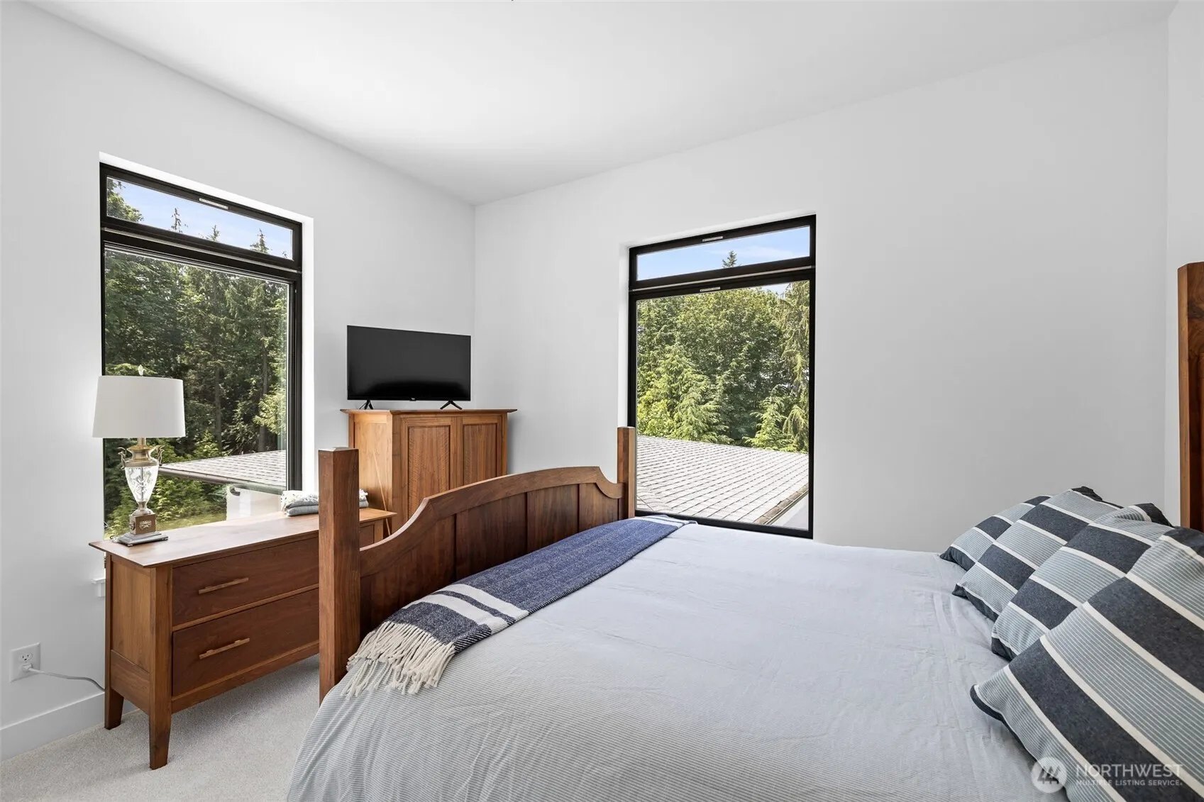 2115 Squak Mountain Loop SW, Issaquah, WA 98027