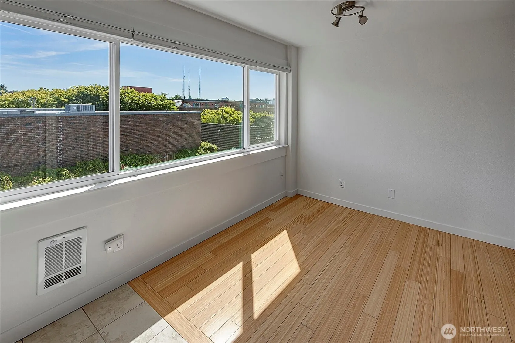 705 E Republican Street #506, Seattle, WA 98102-7001