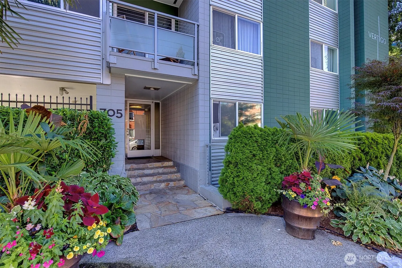 705 E Republican Street #506, Seattle, WA 98102-7001