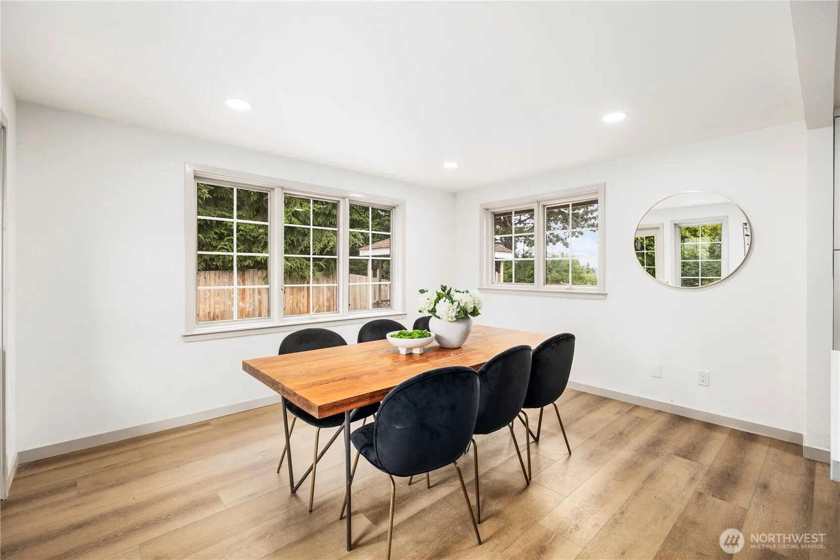 16851 105th Avenue NE, Bothell, WA 98011