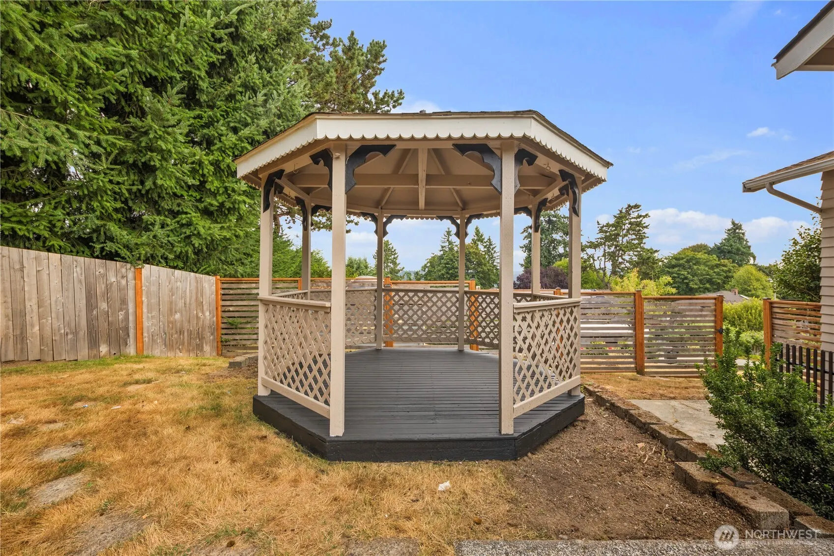 16851 105th Avenue NE, Bothell, WA 98011