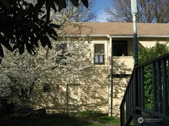 910 NW 52nd Street , Seattle, WA 98107