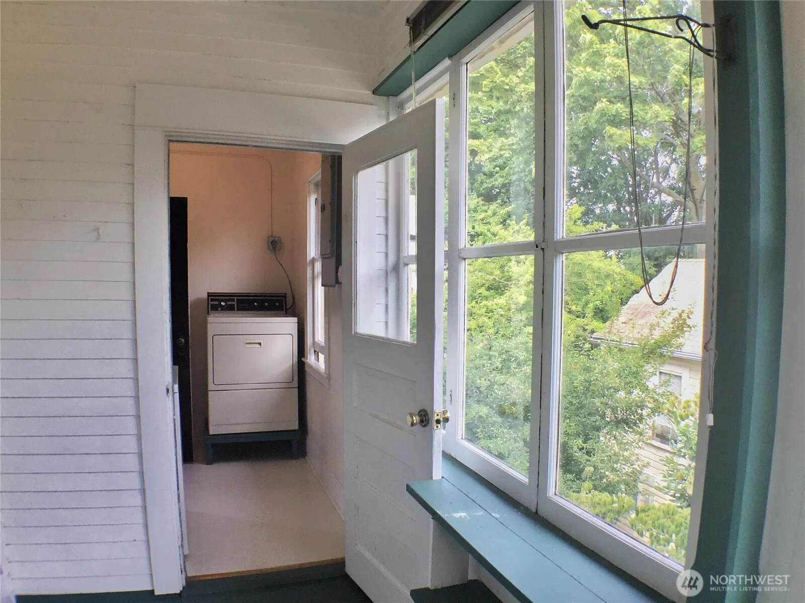 910 NW 52nd Street , Seattle, WA 98107