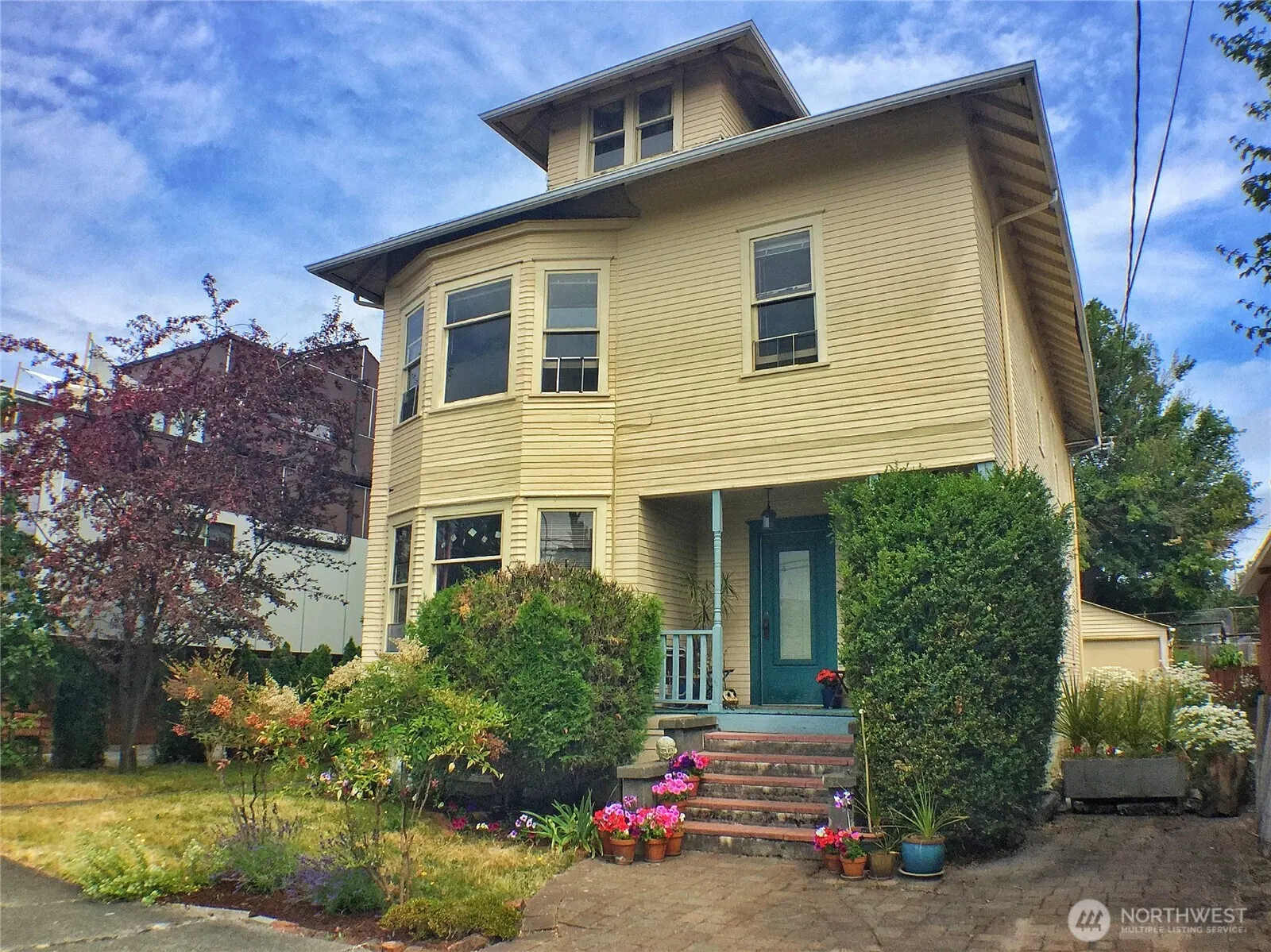 910 NW 52nd Street , Seattle, WA 98107