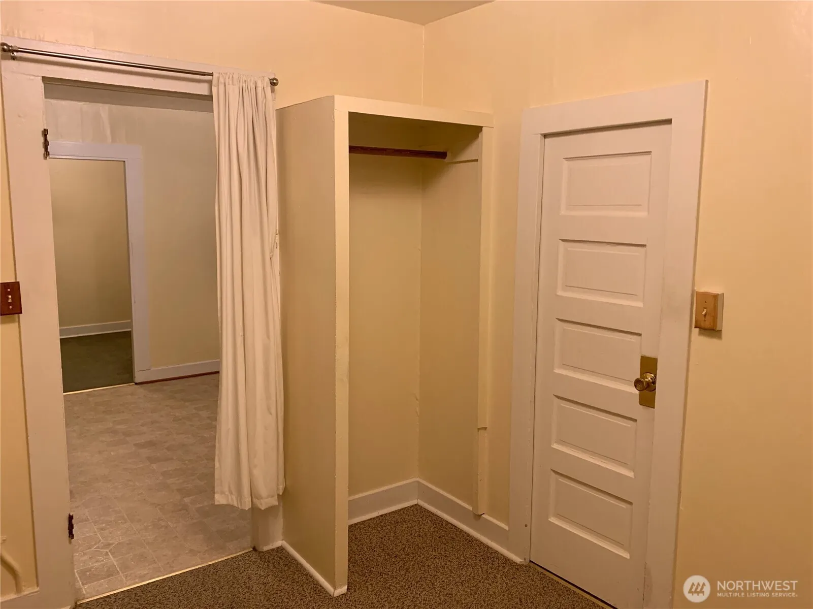 910 NW 52nd Street , Seattle, WA 98107