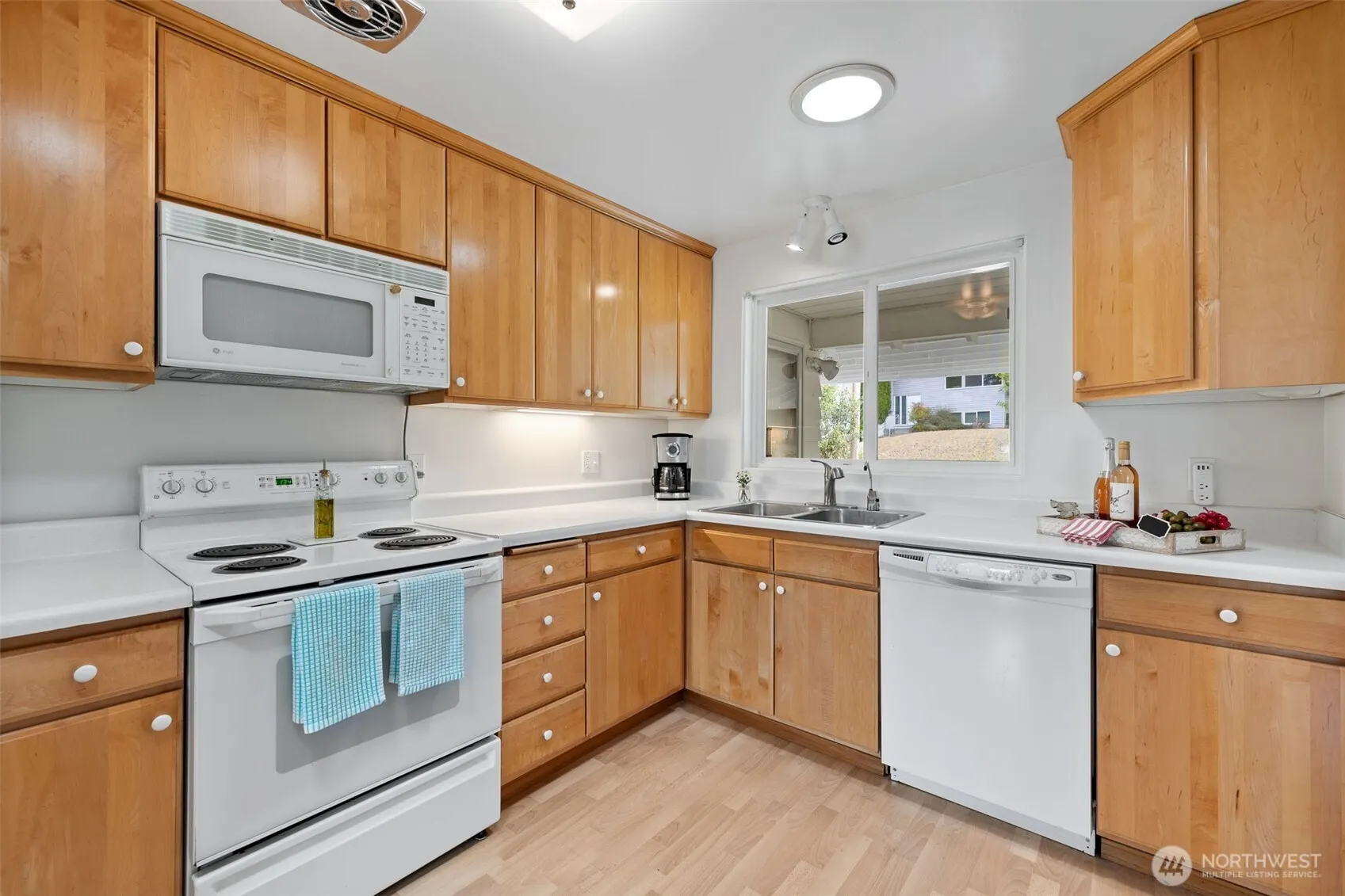75 157th Avenue SE, Bellevue, WA 98008