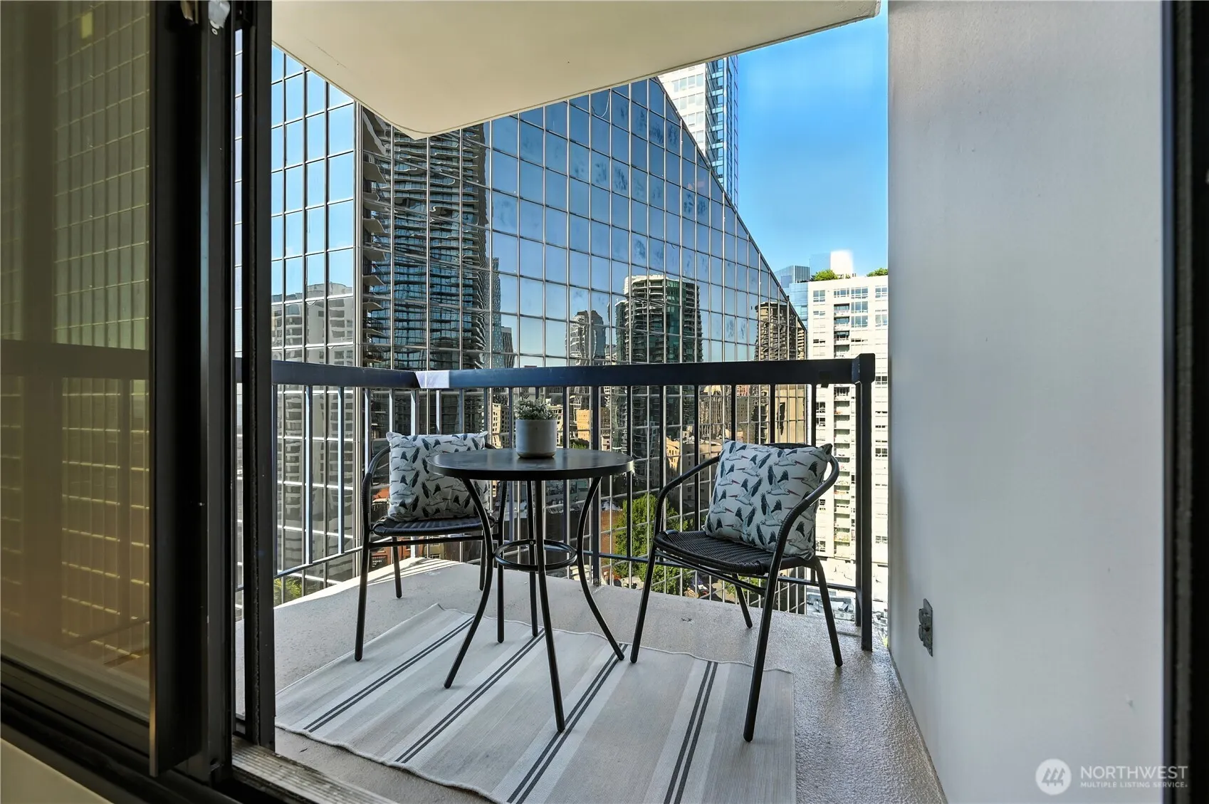 2100 3rd Avenue #1604, Seattle, WA 98121