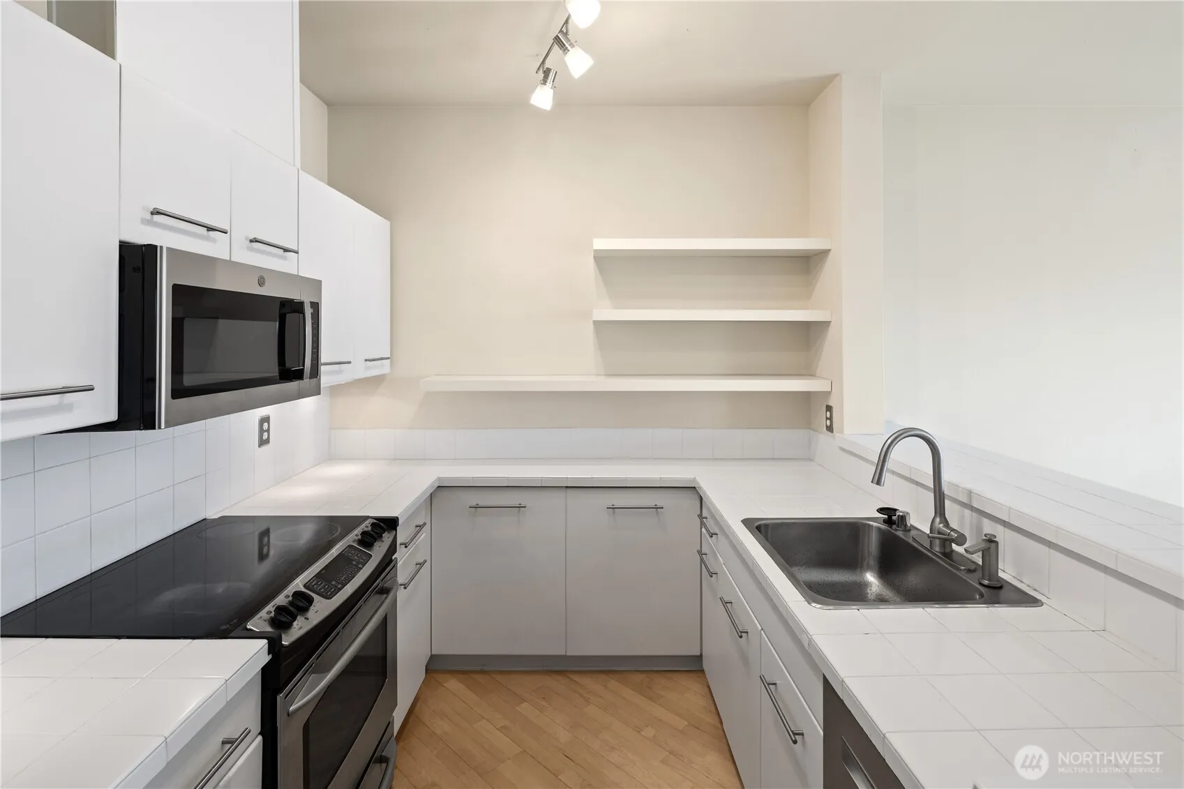 700 E Denny Way #PH3, Seattle, WA 98122