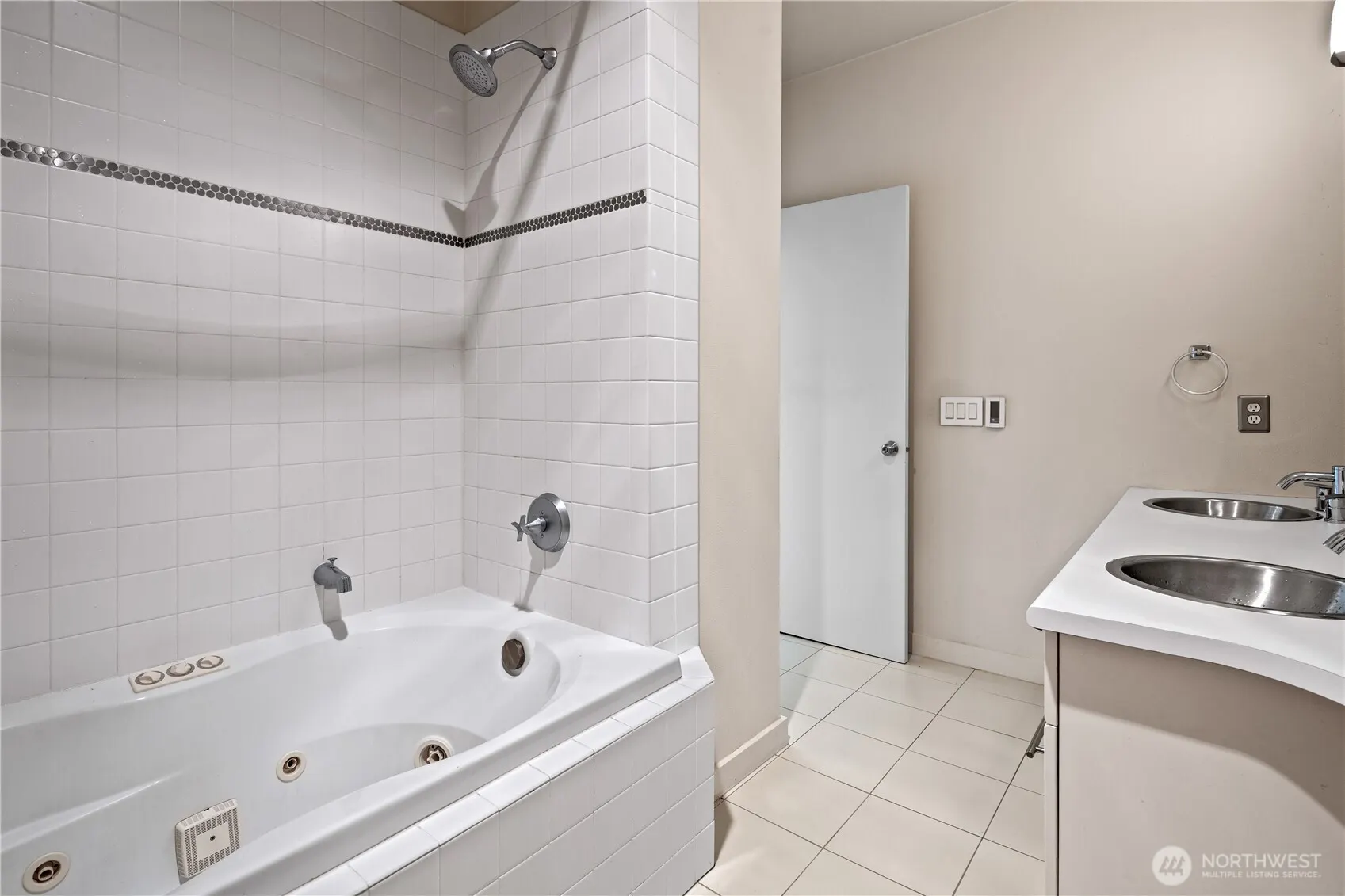 700 E Denny Way #PH3, Seattle, WA 98122