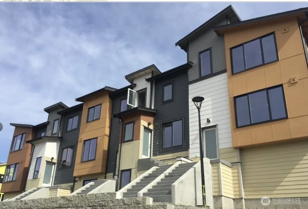 523 Heron Walk SE, Sammamish, WA 98074