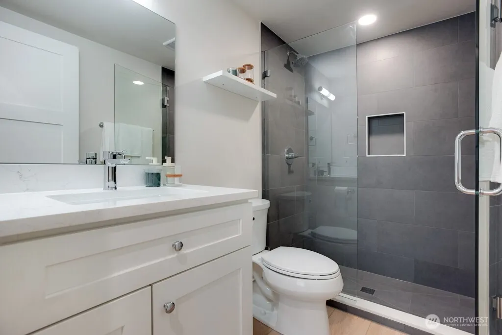 1312 6th Avenue N #9, Seattle, WA 98109