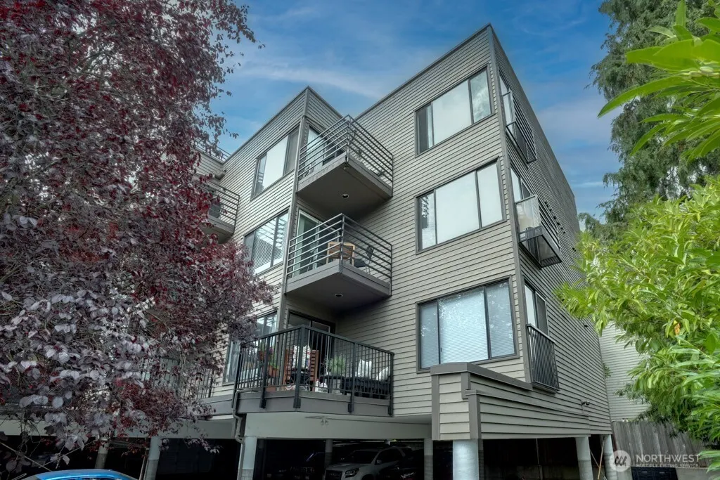 1312 6th Avenue N #9, Seattle, WA 98109