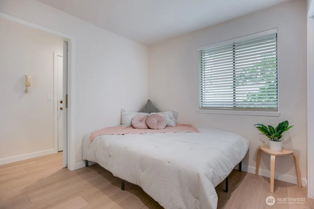 1312 6th Avenue N #9, Seattle, WA 98109