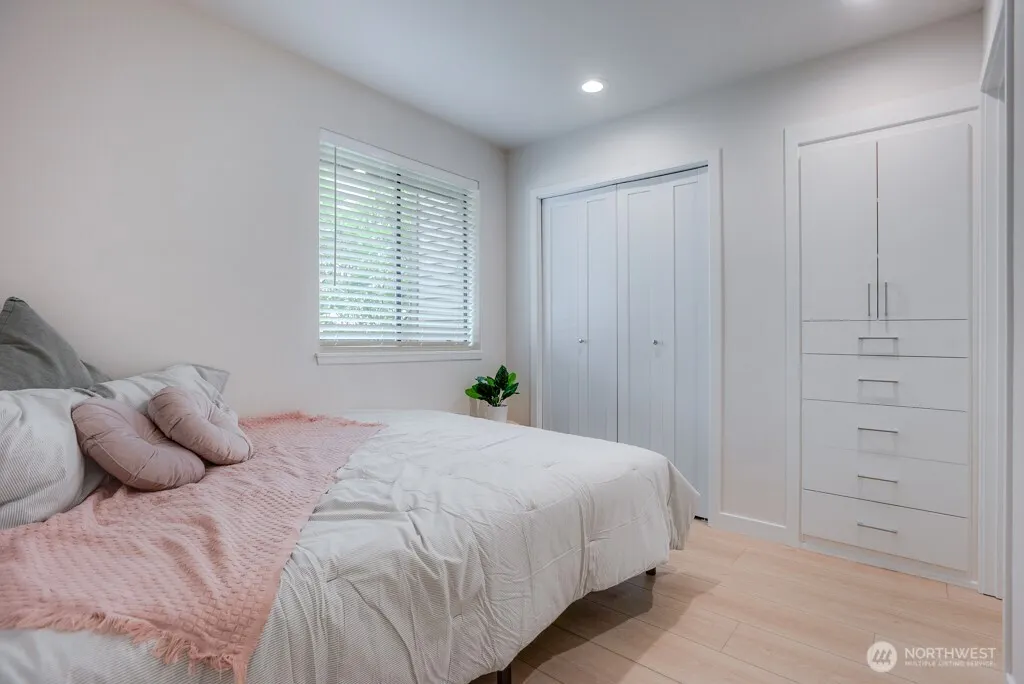 1312 6th Avenue N #9, Seattle, WA 98109
