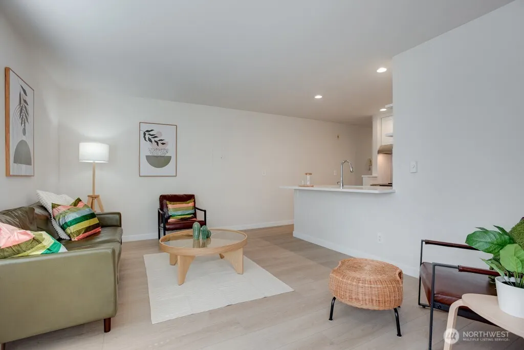 1312 6th Avenue N #9, Seattle, WA 98109