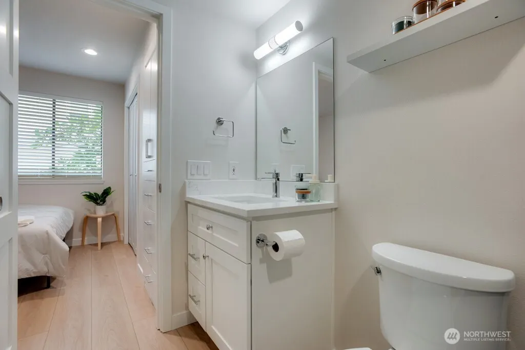 1312 6th Avenue N #9, Seattle, WA 98109