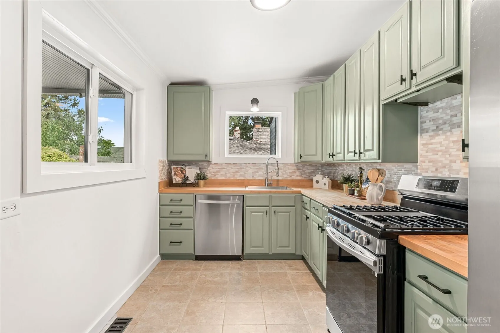 10705 11th Avenue SW, Seattle, WA 98146