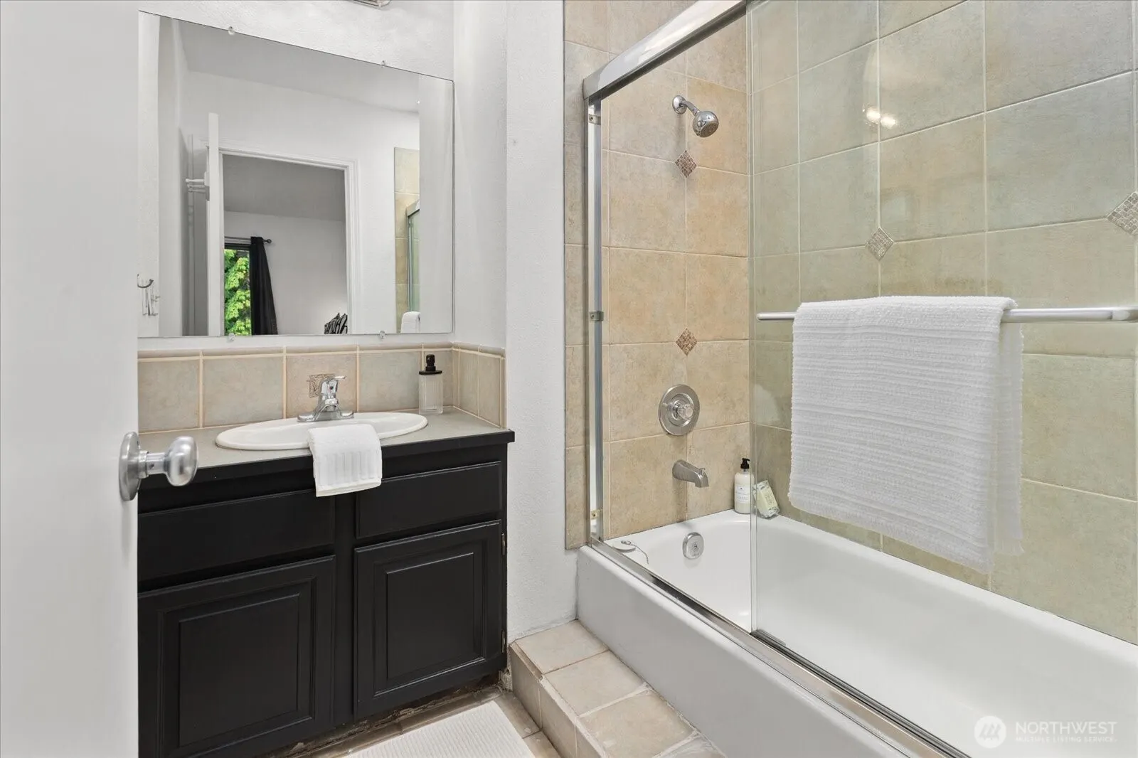 10016 NE 124th Place #108, Kirkland, WA 98034