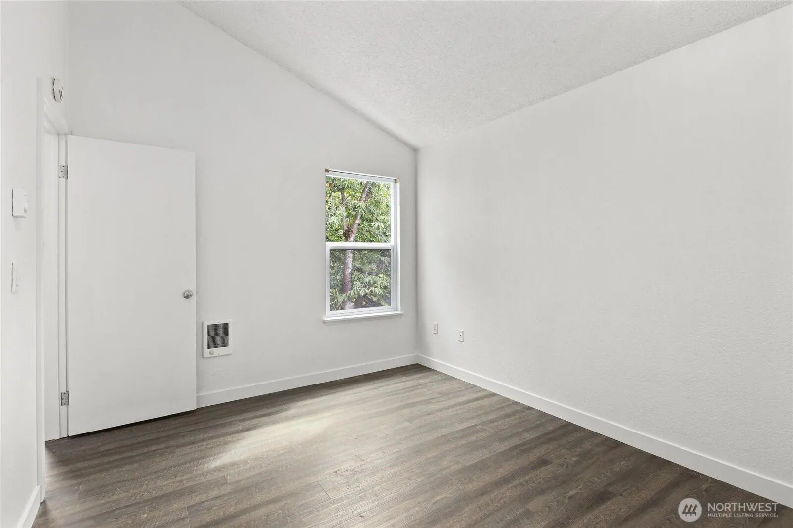 10016 NE 124th Place #108, Kirkland, WA 98034