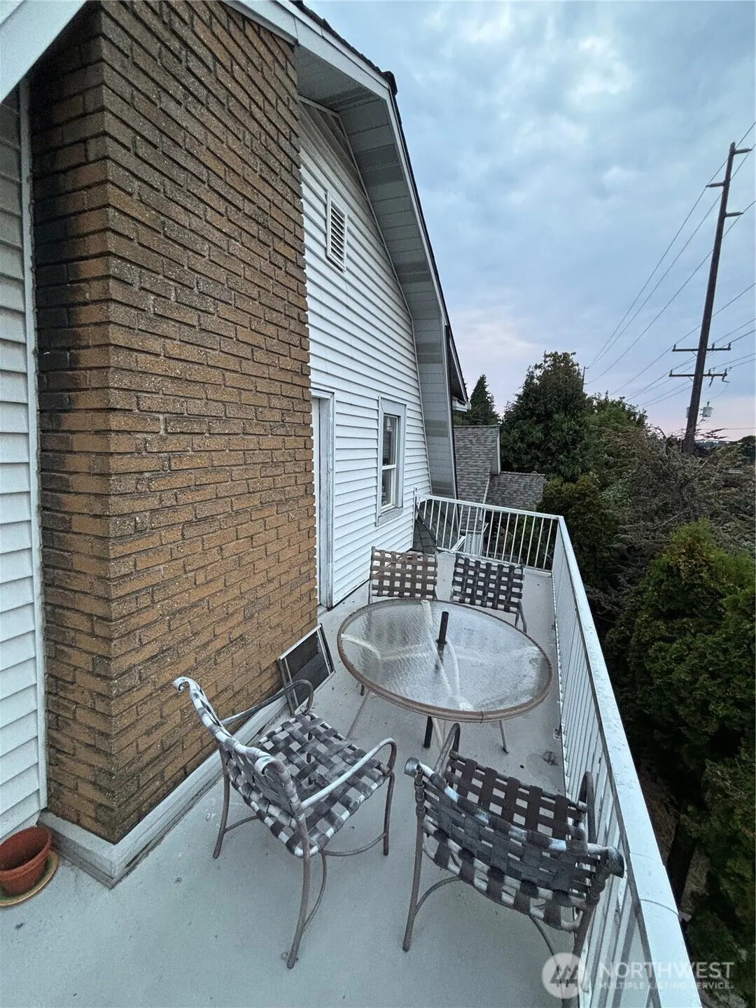 4701 5th Avenue NE, Seattle, WA 98105-4817