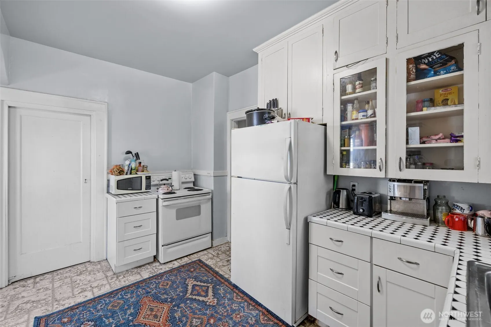 4701 5th Avenue NE, Seattle, WA 98105-4817
