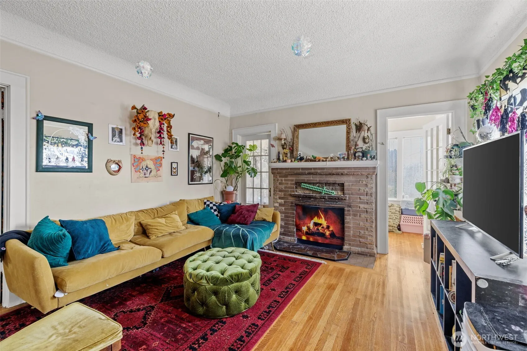 4701 5th Avenue NE, Seattle, WA 98105-4817