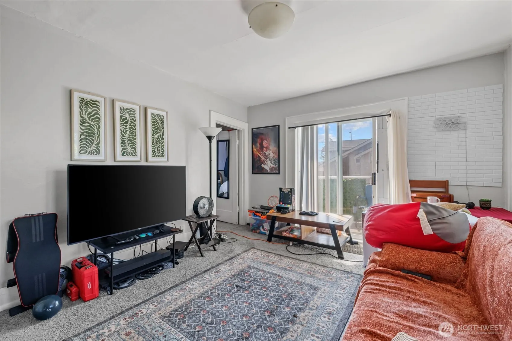 4701 5th Avenue NE, Seattle, WA 98105-4817