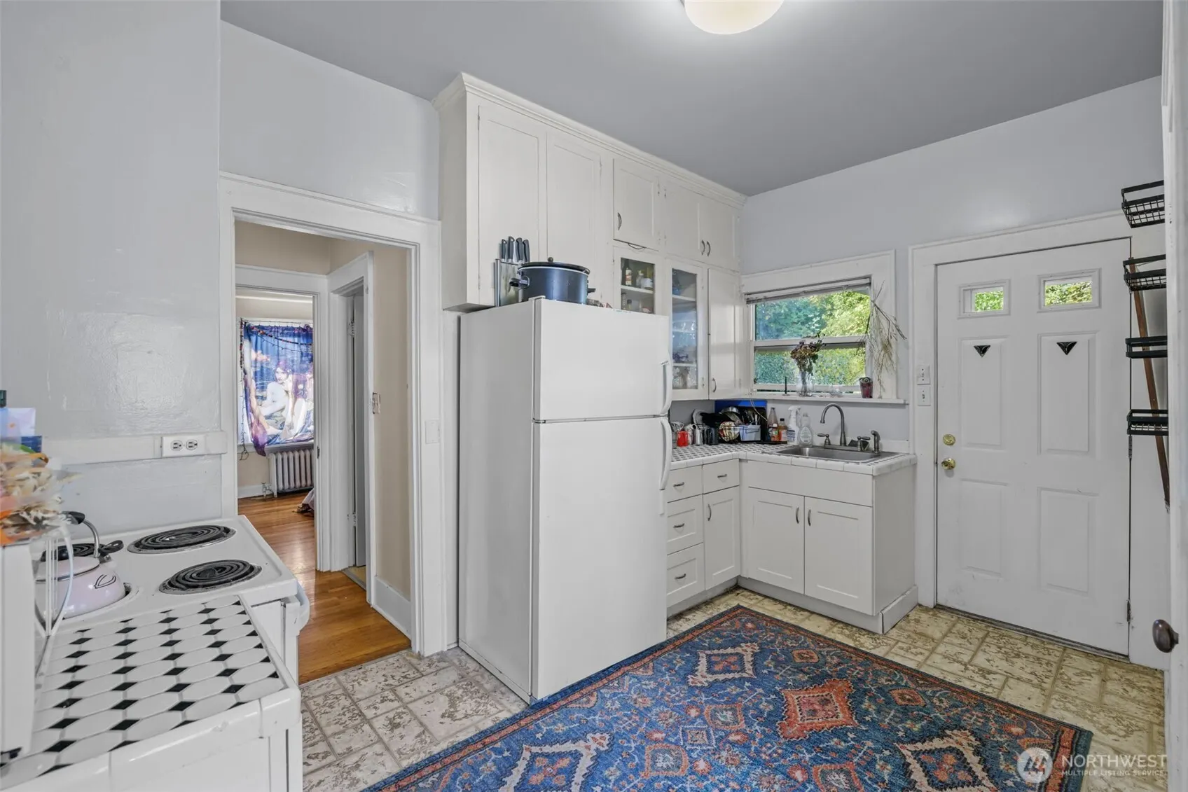 4701 5th Avenue NE, Seattle, WA 98105-4817