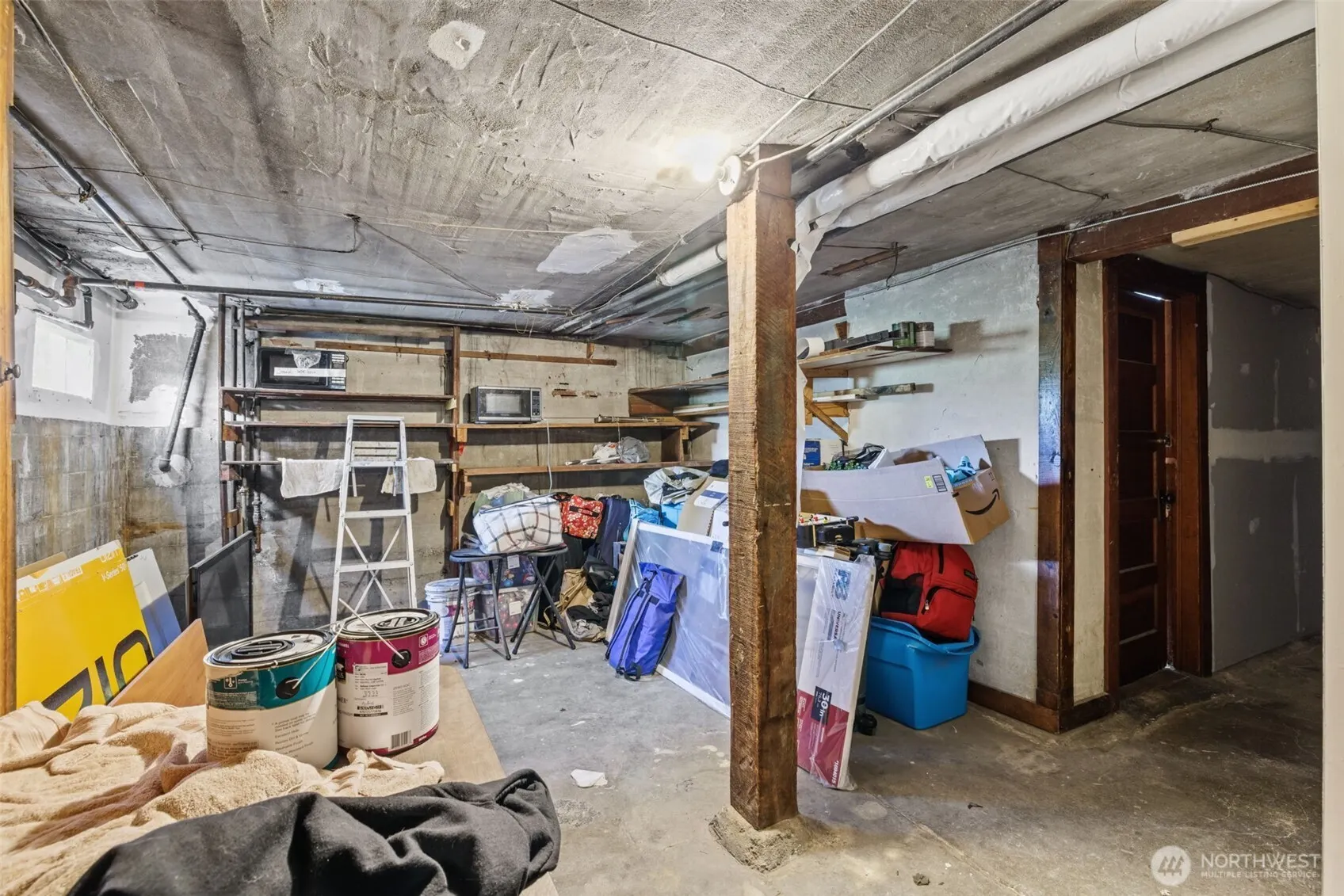 4701 5th Avenue NE, Seattle, WA 98105-4817