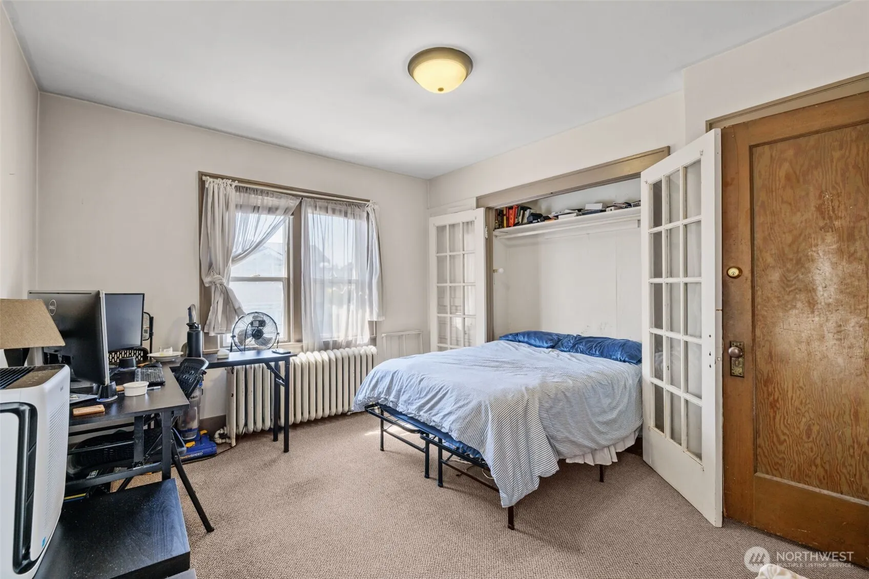 4701 5th Avenue NE, Seattle, WA 98105-4817