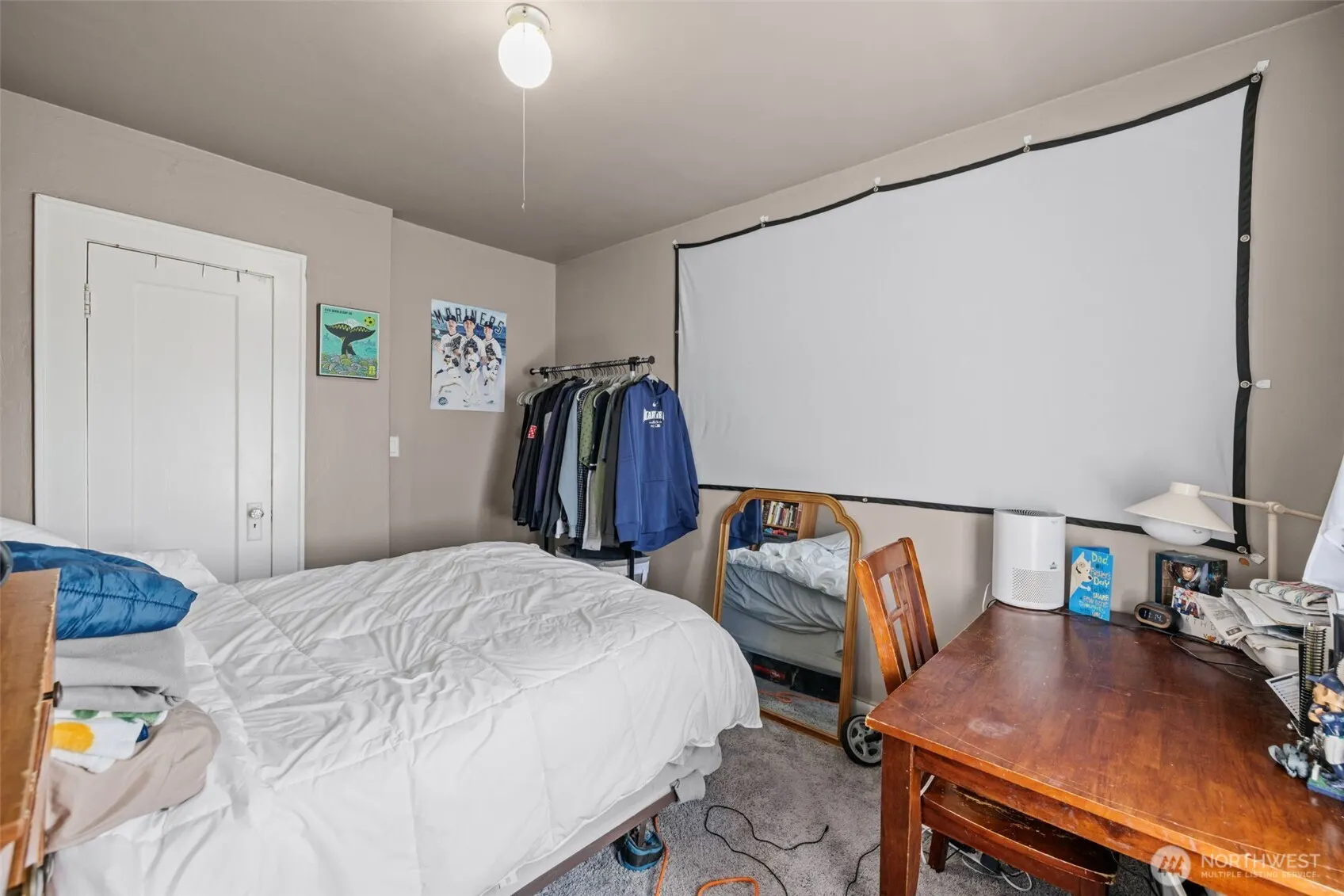 4701 5th Avenue NE, Seattle, WA 98105-4817