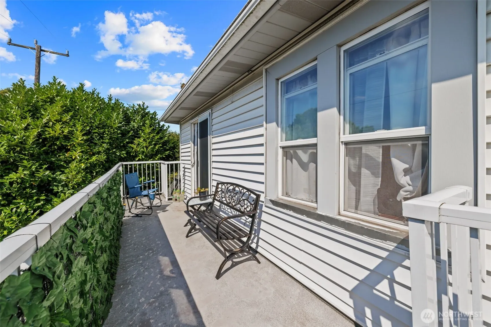 4701 5th Avenue NE, Seattle, WA 98105-4817