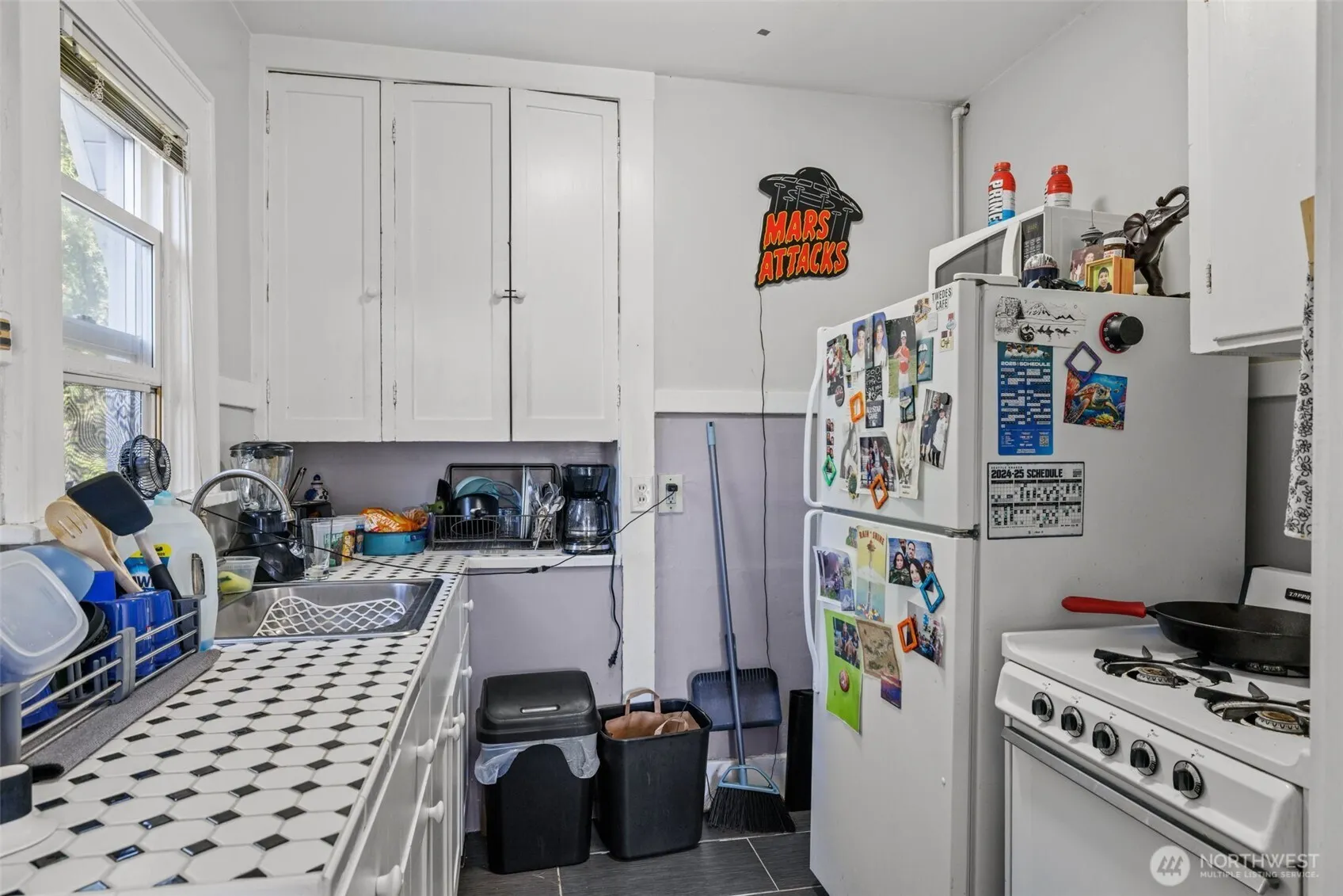 4701 5th Avenue NE, Seattle, WA 98105-4817
