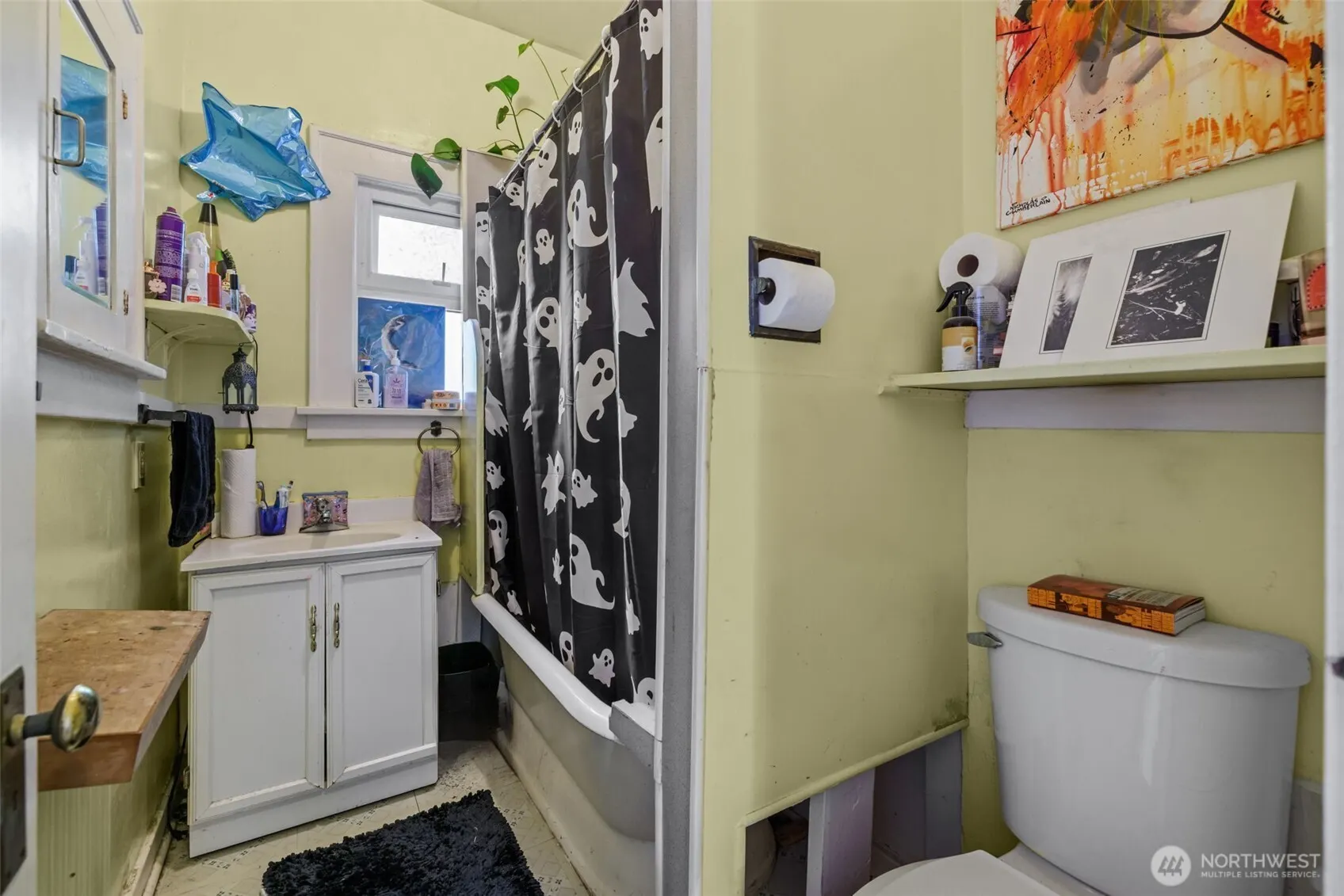 4701 5th Avenue NE, Seattle, WA 98105-4817