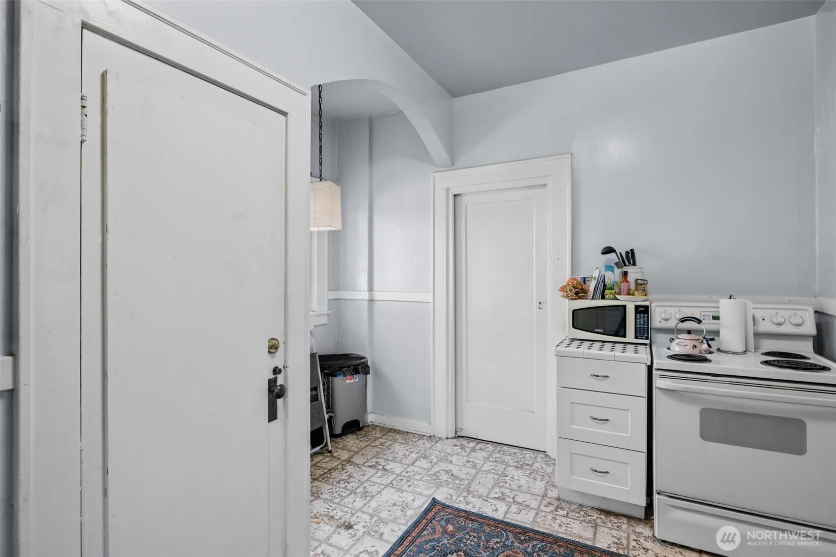 4701 5th Avenue NE, Seattle, WA 98105-4817