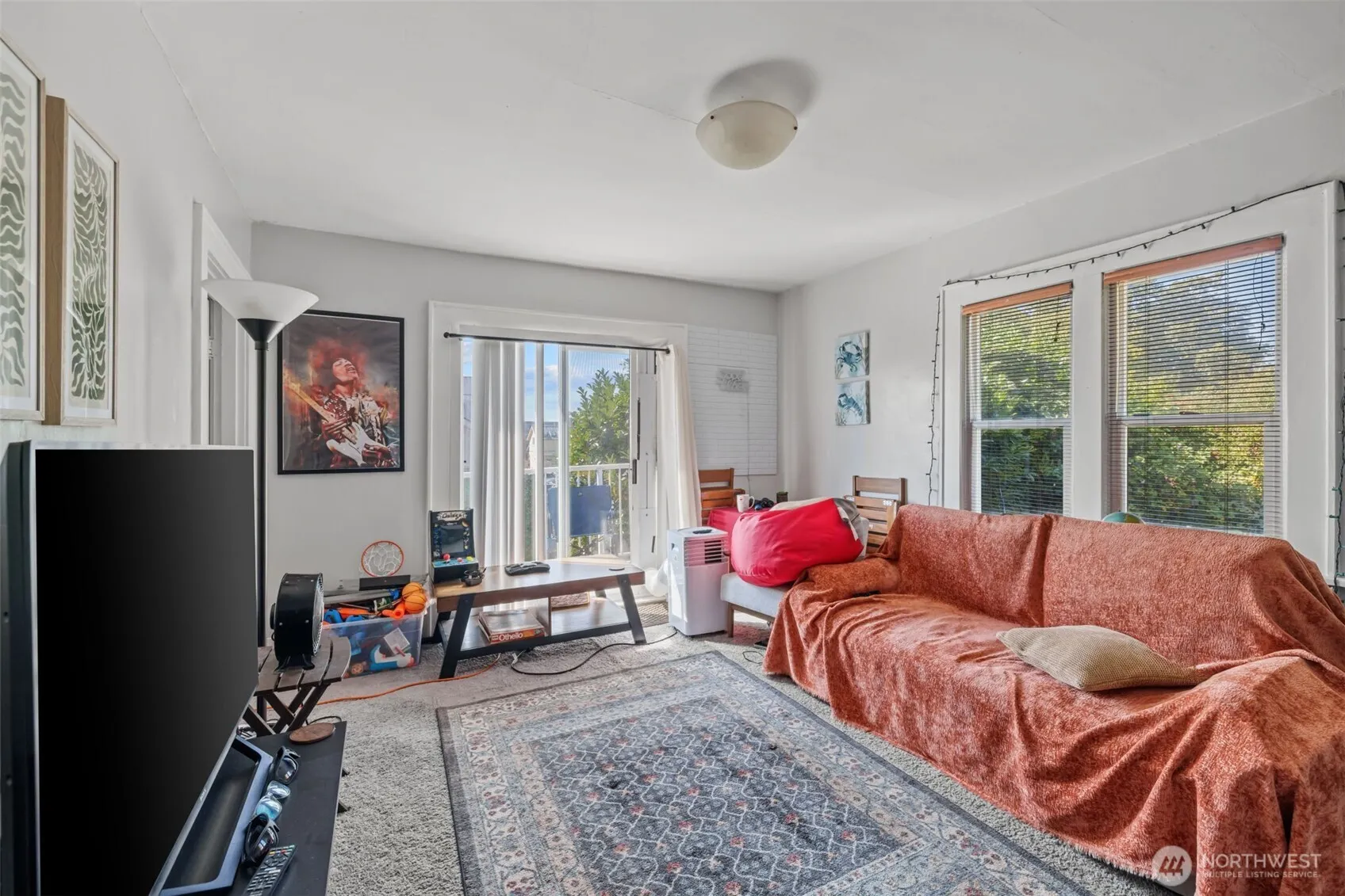 4701 5th Avenue NE, Seattle, WA 98105-4817