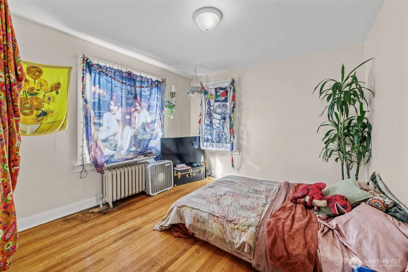 4701 5th Avenue NE, Seattle, WA 98105-4817