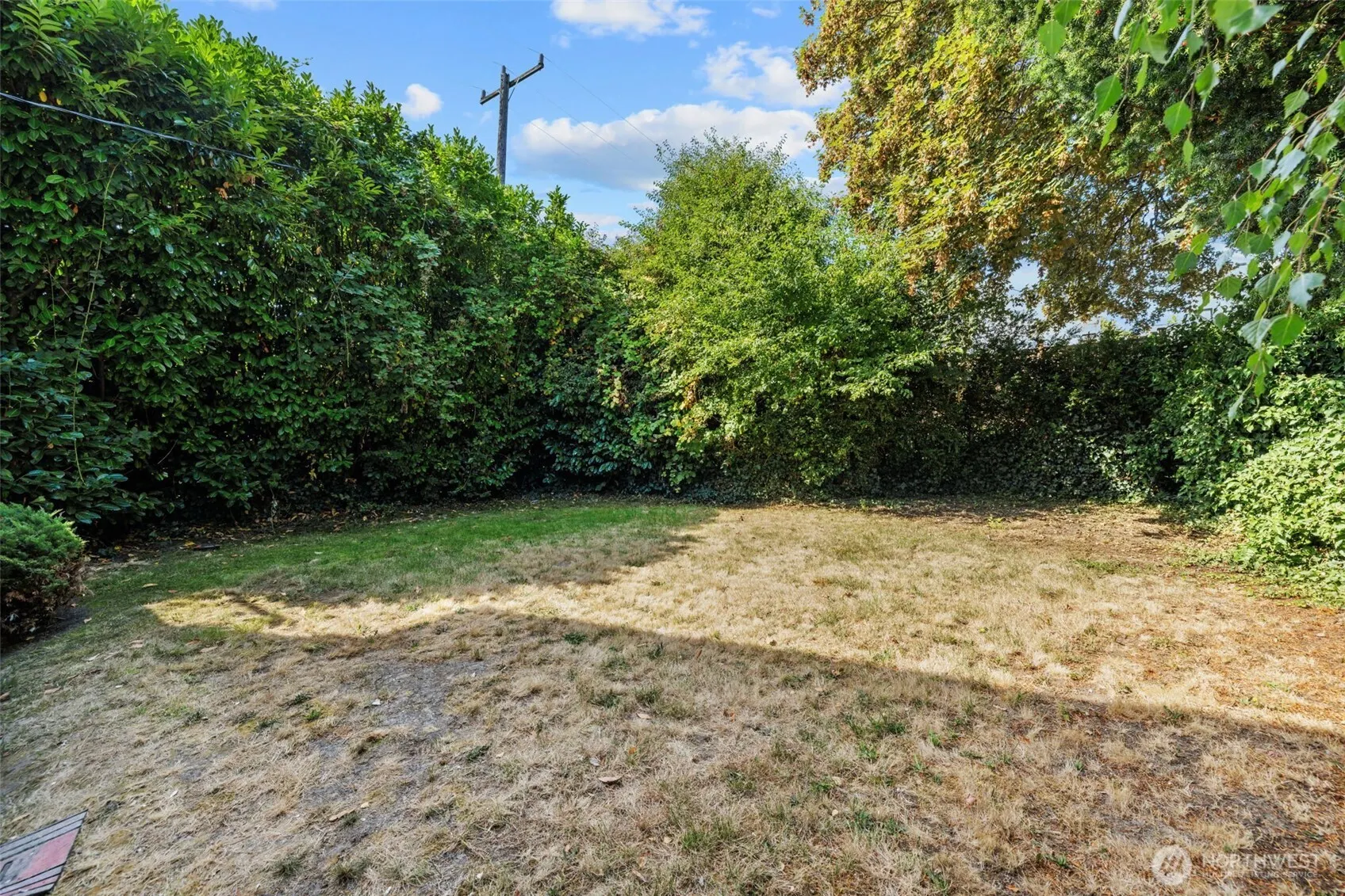 4701 5th Avenue NE, Seattle, WA 98105-4817