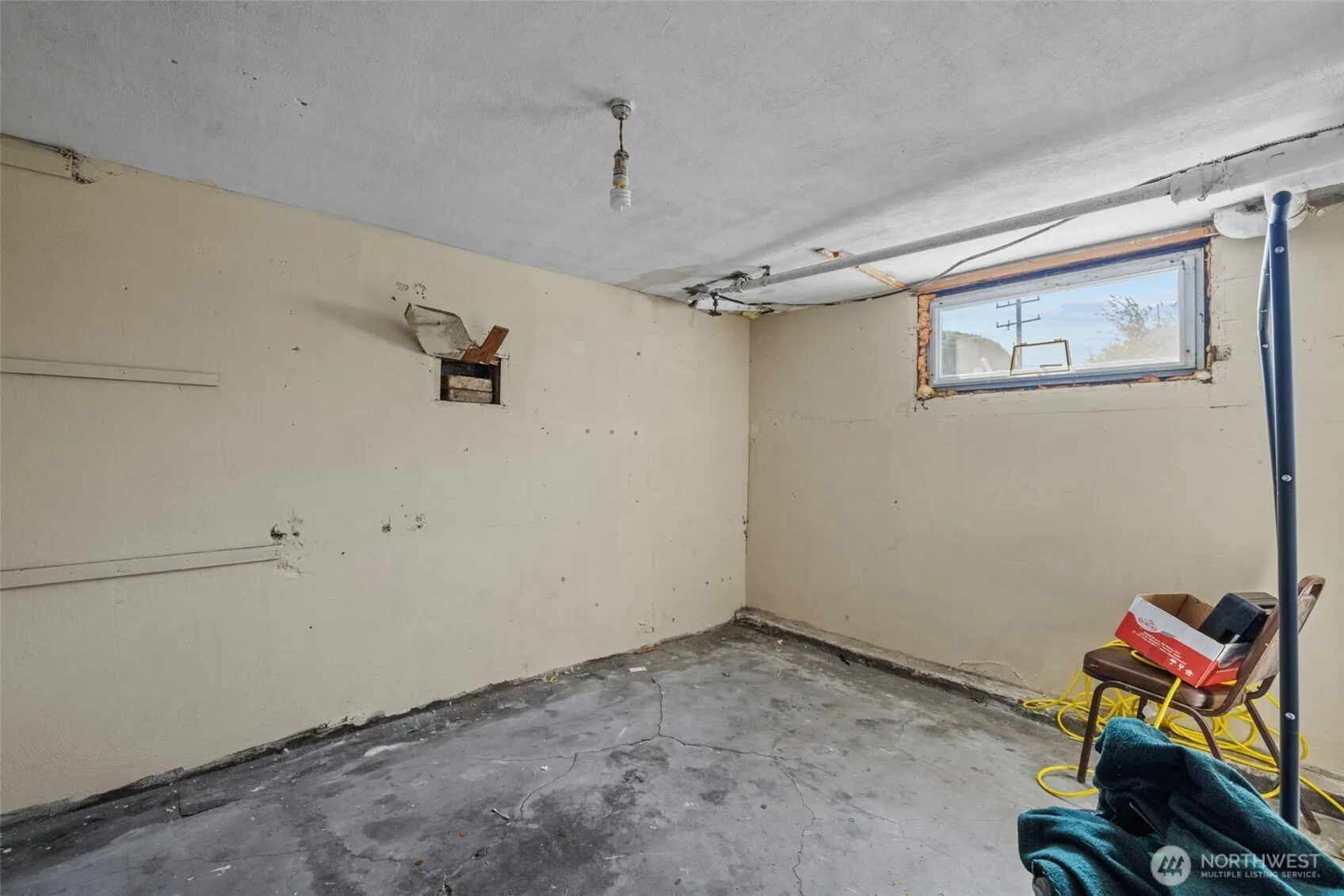4701 5th Avenue NE, Seattle, WA 98105-4817