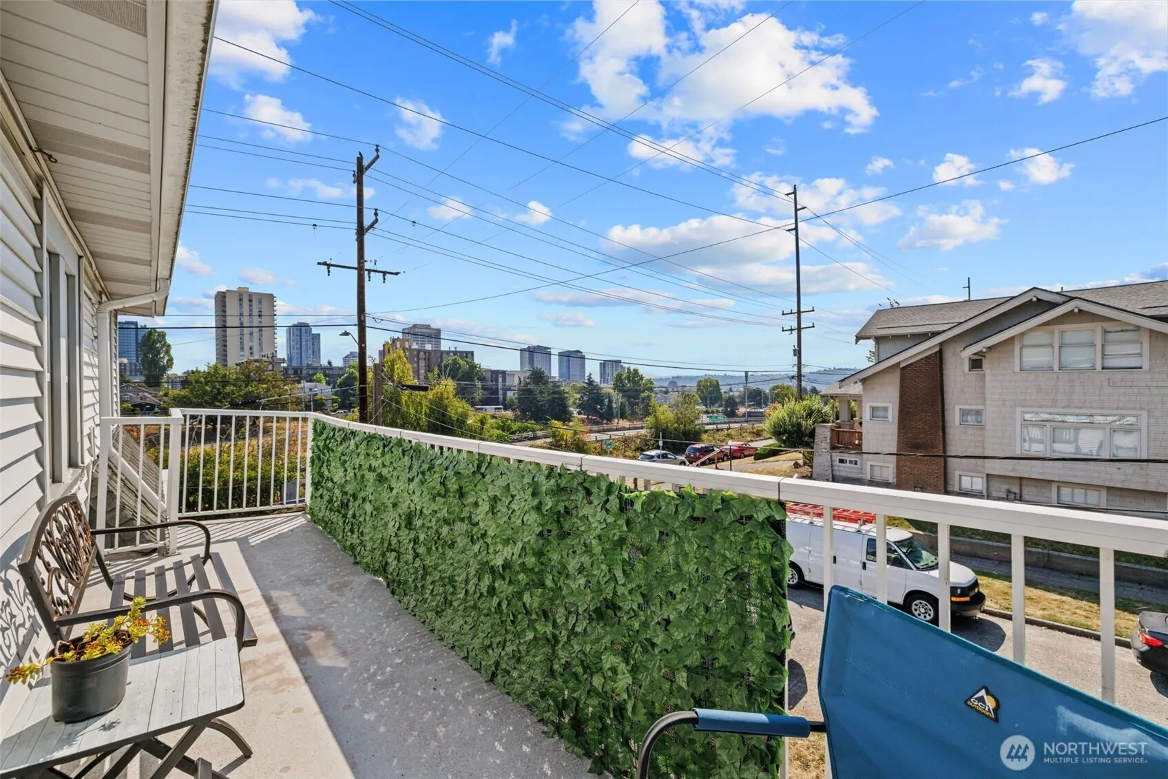 4701 5th Avenue NE, Seattle, WA 98105-4817