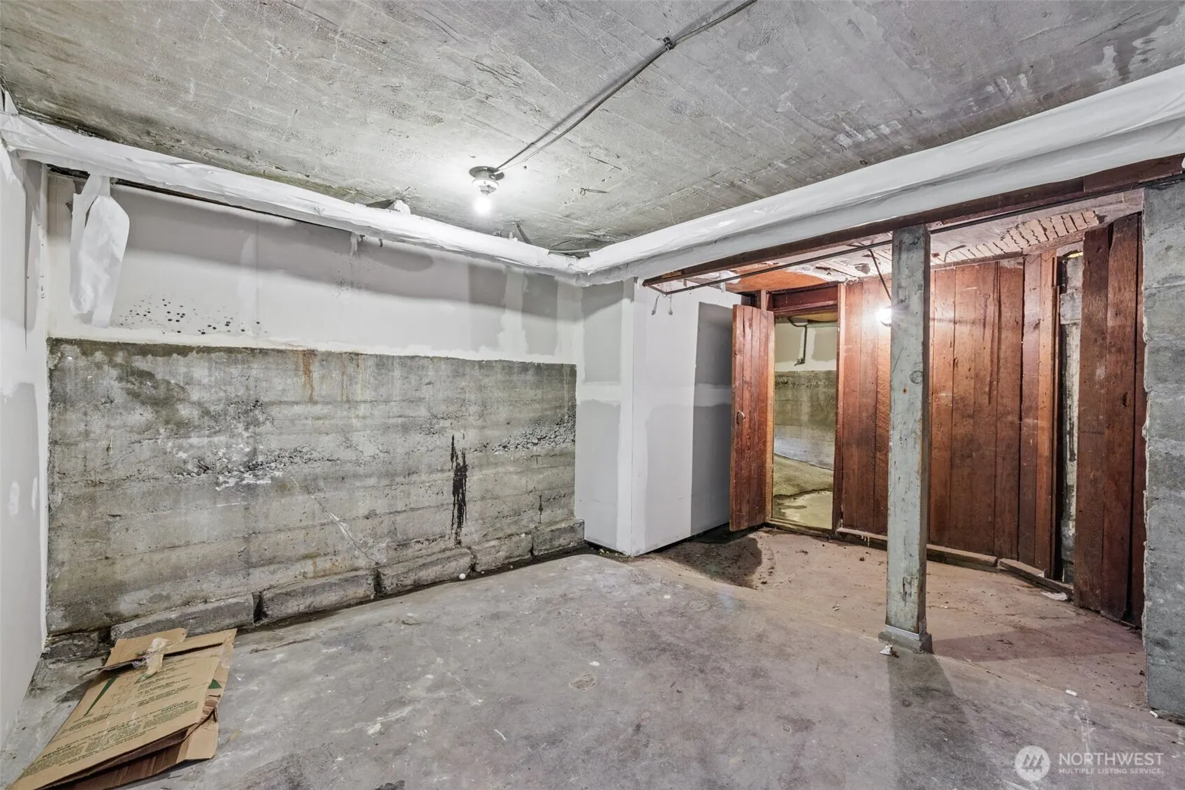 4701 5th Avenue NE, Seattle, WA 98105-4817
