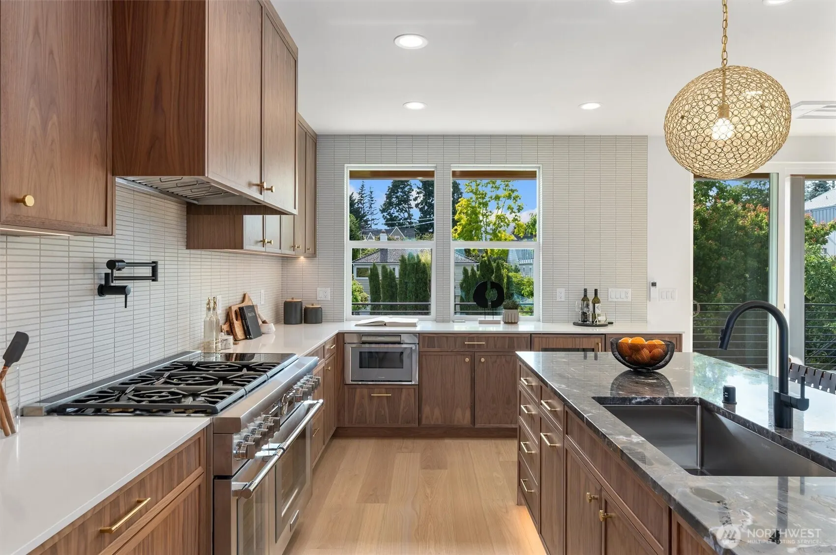 2571 26th Avenue W, Seattle, WA 98199