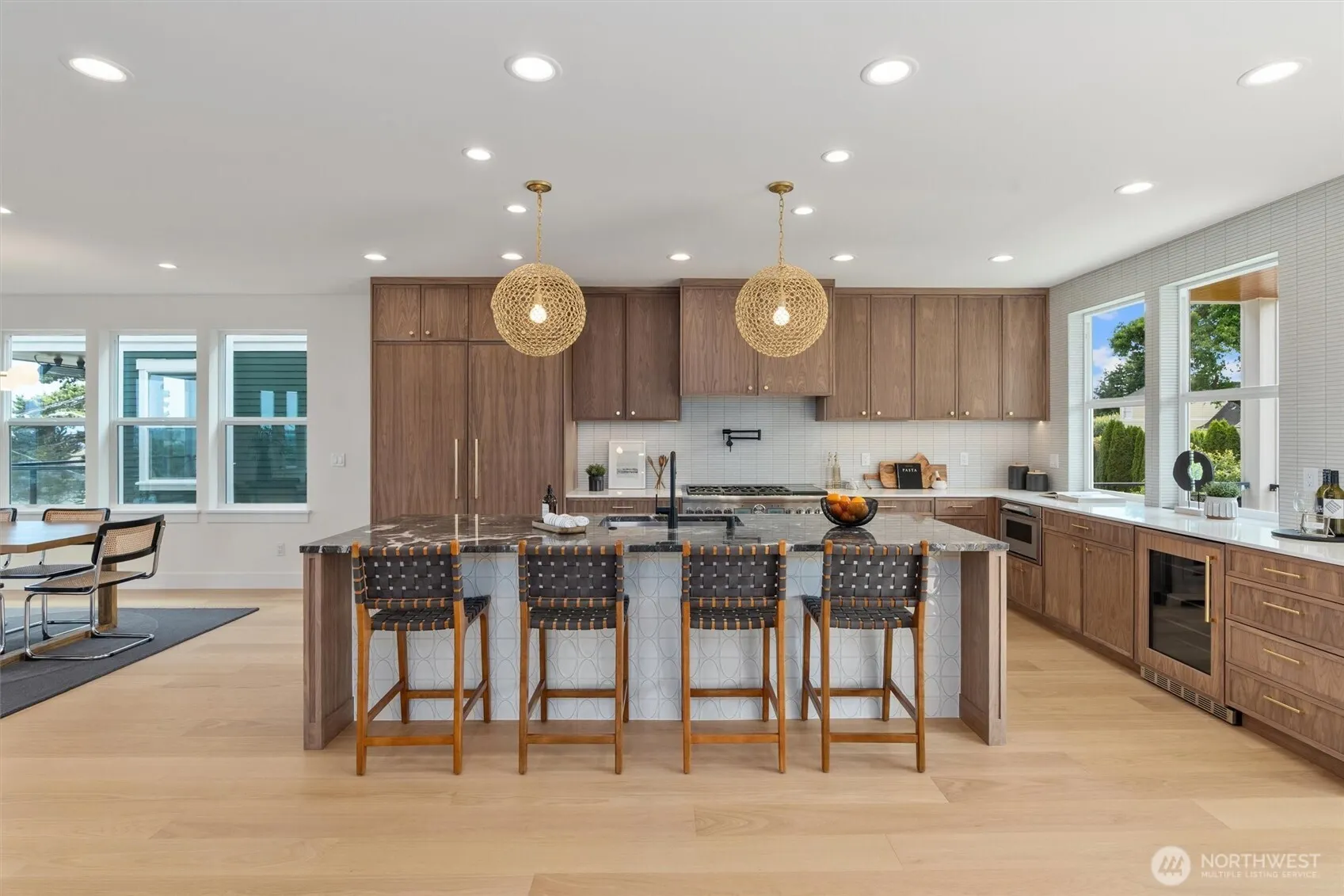 2571 26th Avenue W, Seattle, WA 98199