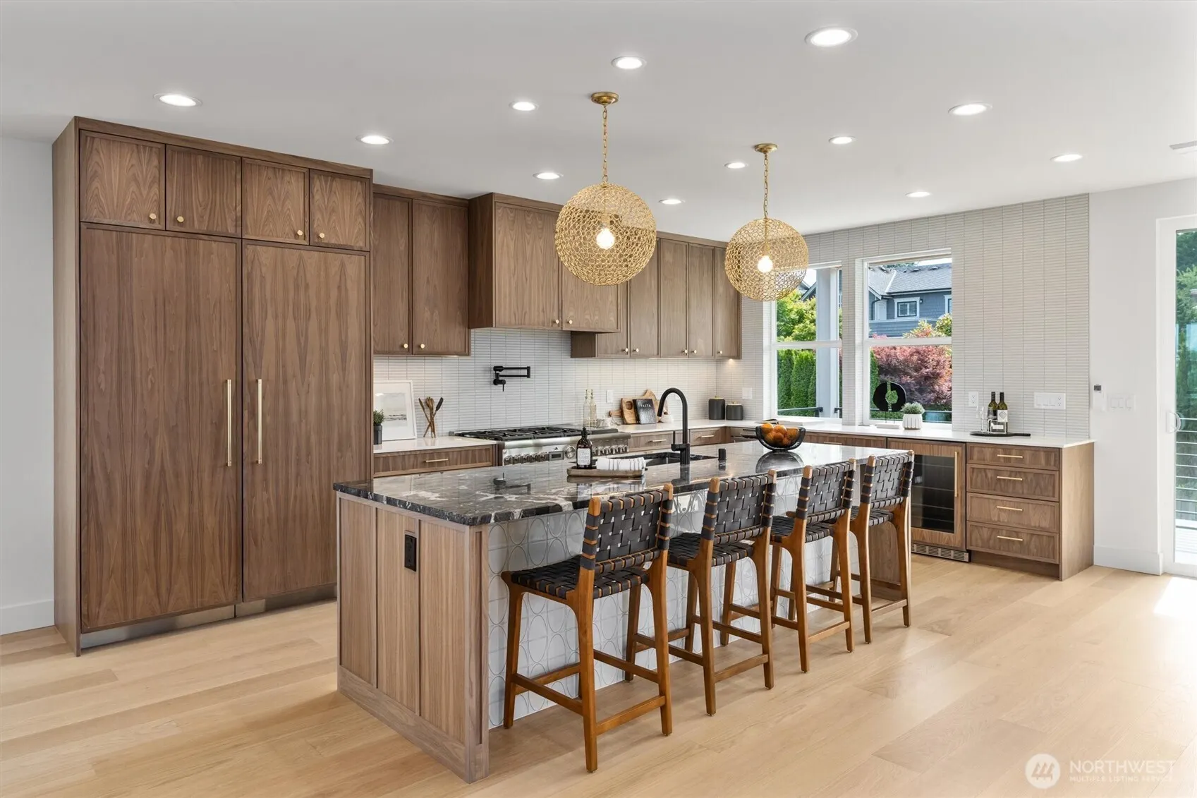 2571 26th Avenue W, Seattle, WA 98199