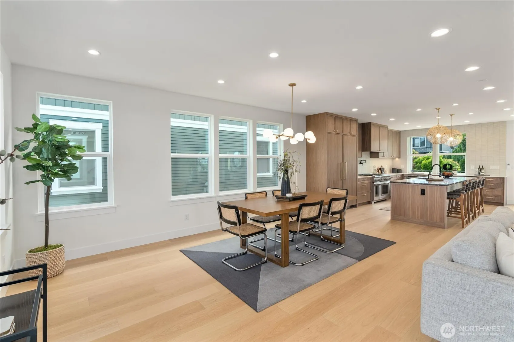 2571 26th Avenue W, Seattle, WA 98199